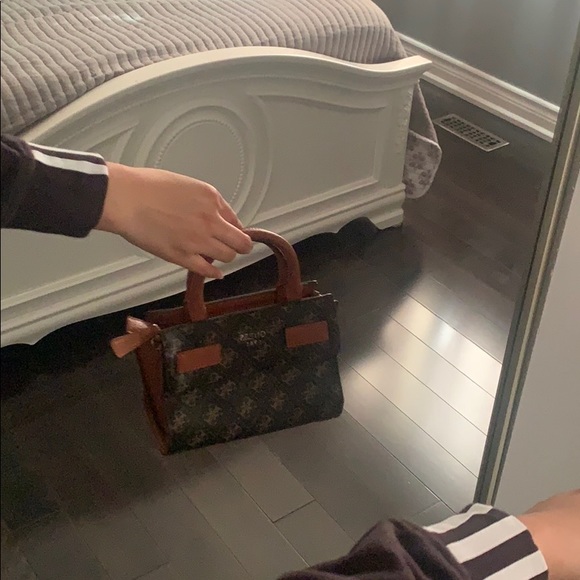 Authentic Guess purse - Picture 6 of 7